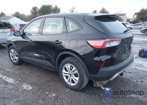 2021 Ford Escape S z USA, uszkodzony, nr VIN 1FMCU9F65MUA33555